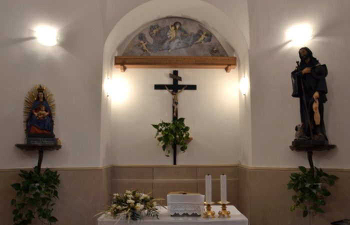 Cappella di San Rocco l'interno - Grotta di Arco